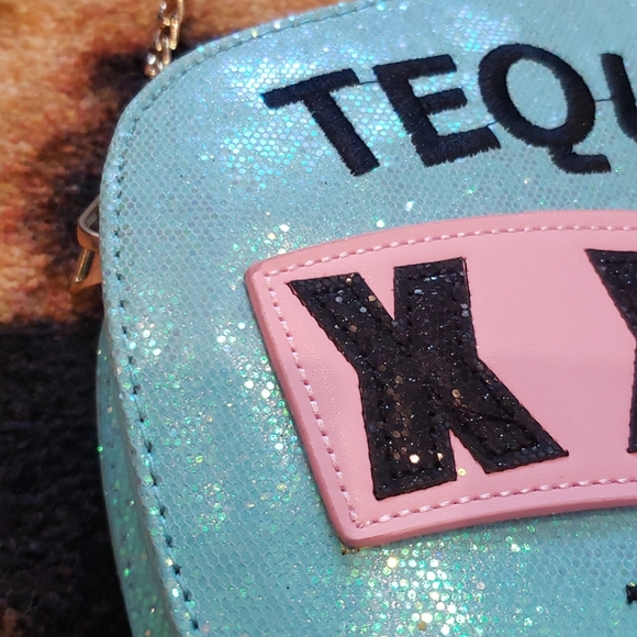 ⭐🦋Whats your poison?🦋 - Picture 3 of 7